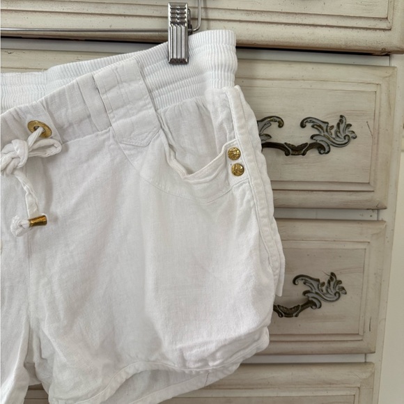 Vici White Linen Shorts - Picture 2 of 5